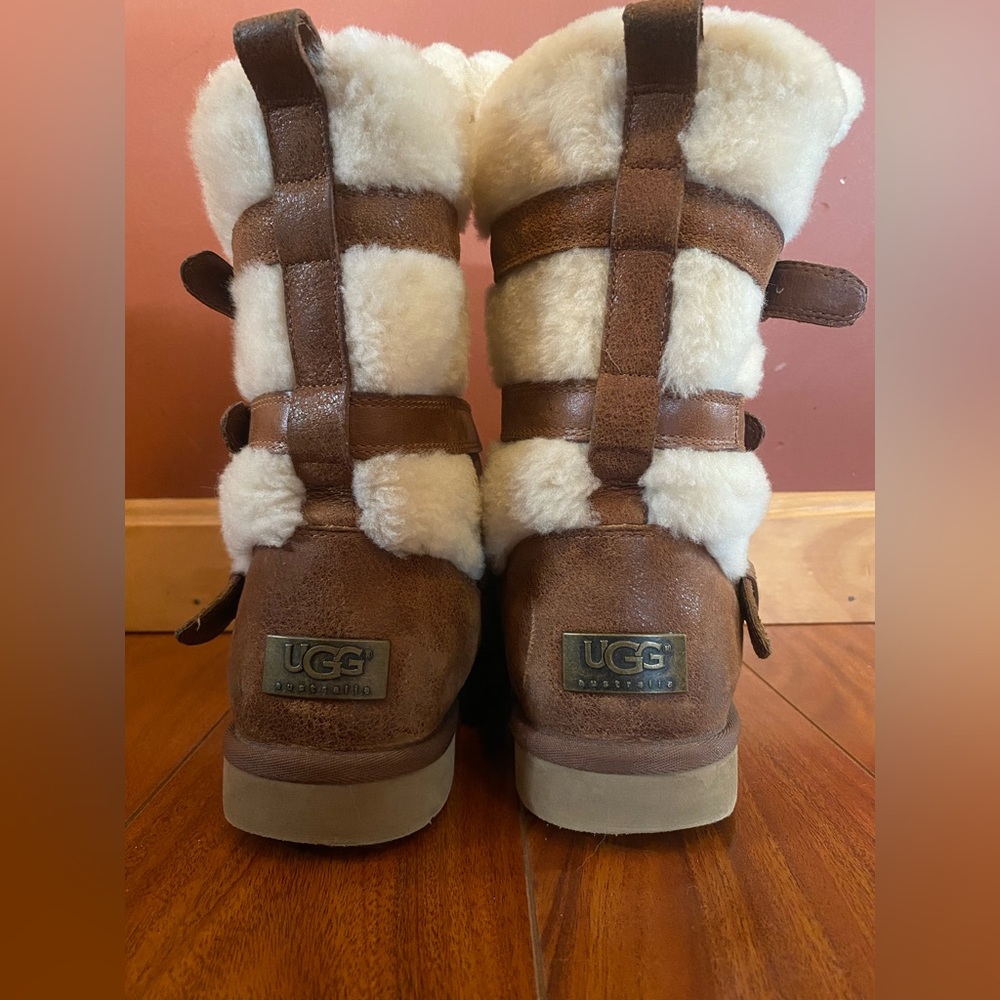 Ugg boots size 9 used but in excellent condition.